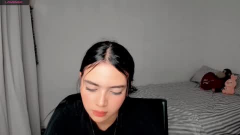 Snapshot of sarah_angelll chatting on 12/22/24, 04:27 sarah online show from 12/22/24, 04:27