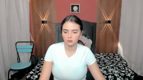 Snapshot of sarah_angelll chatting on 02/12/25, 09:22 sarah online show from 02/12/25, 09:22