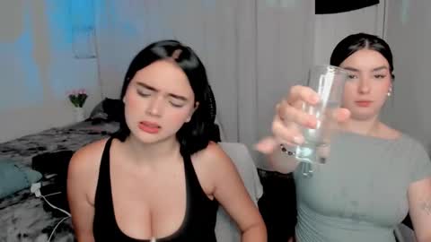 Snapshot of sarah_angelll chatting on 02/14/25, 01:13 sarah online show from 02/14/25, 01:13