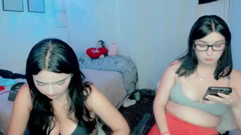 Snapshot of sarah_angelll chatting on 03/07/25, 12:15 sarah online show from 03/07/25, 12:15