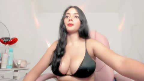 Snapshot of sarah_angelll chatting on 04/07/26, 02:12 sarah online show from 04/07/26, 02:12