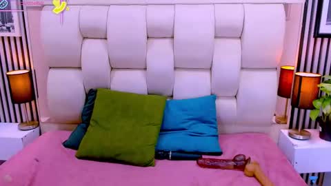 Sarah online show from 12/18/25, 01:33