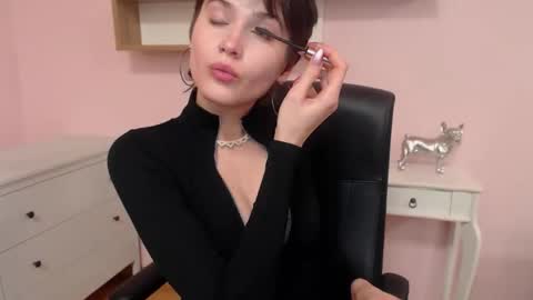 Snapshot of sarah_desire01 chatting on 04/23/26, 07:52 Sarah online show from 04/23/26, 07:52