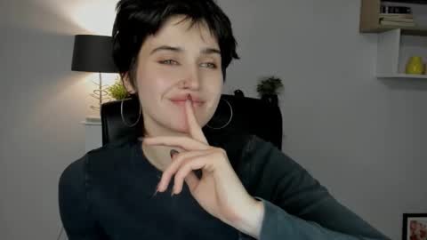 Snapshot of sarah_desire01 chatting on 05/14/26, 03:52 Sarah online show from 05/14/26, 03:52
