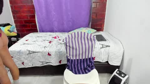 Snapshot of sarah_fox20 chatting on 01/25/25, 05:51 Sarah  online show from 01/25/25, 05:51