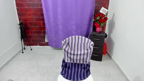 Snapshot of sarah_fox20 chatting on 02/24/25, 04:16 Sarah  online show from 02/24/25, 04:16