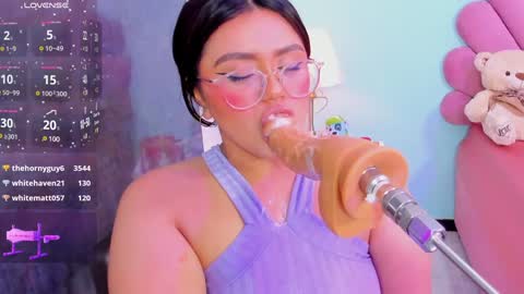 Snapshot of sarah_gold_1 chatting on 12/28/24, 09:31 Sarah online show from 12/28/24, 09:31