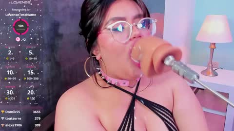 Snapshot of sarah_gold_1 chatting on 01/15/25, 04:04 Sarah online show from 01/15/25, 04:04