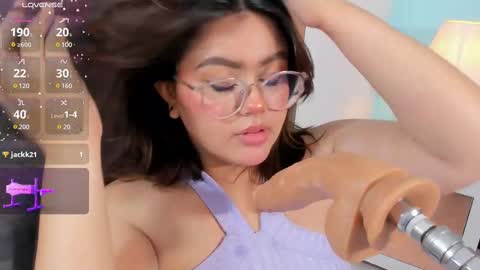 Snapshot of sarah_gold_1 chatting on 02/22/25, 04:07 Sarah online show from 02/22/25, 04:07