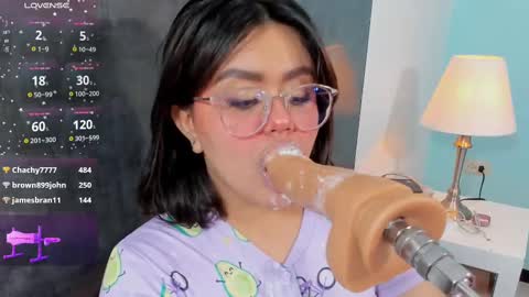 Snapshot of sarah_gold_1 chatting on 02/23/25, 09:11 Sarah online show from 02/23/25, 09:11