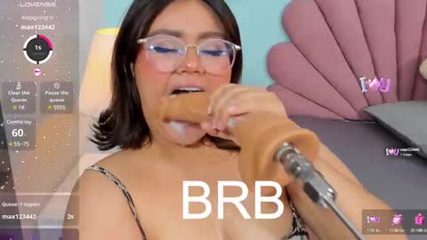 Snapshot of sarah_gold_1 chatting on 02/27/25, 09:32 Sarah online show from 02/27/25, 09:32