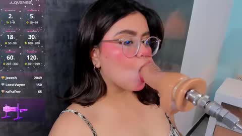 Snapshot of sarah_gold_1 chatting on 02/28/25, 03:26 Sarah online show from 02/28/25, 03:26