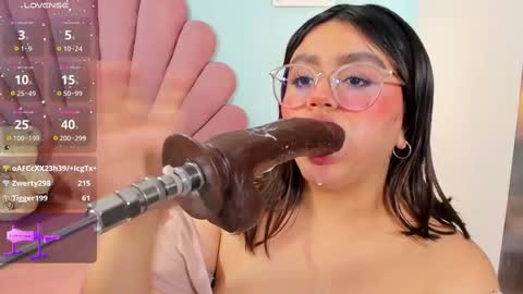 Snapshot of sarah_gold_1 chatting on 03/09/25, 02:50 Sarah online show from 03/09/25, 02:50