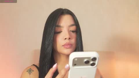 Snapshot of sarah_hiill chatting on 07/14/26, 10:04 online show from 07/14/26, 10:04