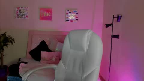 Sarah Ramirez online show from 03/12/25, 06:00