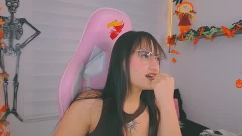 Sarah Ramirez online show from 10/24/25, 04:31