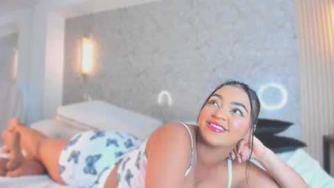 Snapshot of sarah_sanz chatting on 10/06/25, 03:26 sarah online show from 10/06/25, 03:26