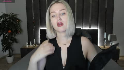 Sarah online show from 12/15/24, 12:51