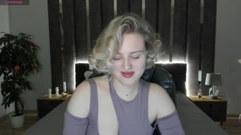 Sarah online show from 12/17/24, 01:07