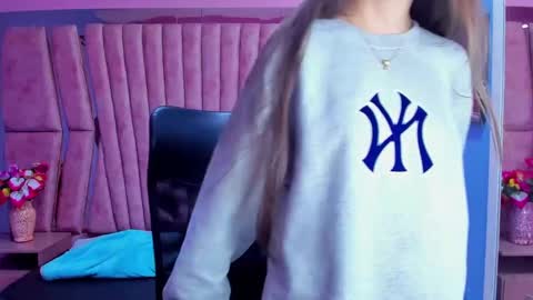 Snapshot of sarah_sweett_ chatting on 12/06/24, 03:55 Sarah online show from 12/06/24, 03:55