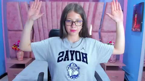 Snapshot of sarah_sweett_ chatting on 02/28/25, 05:04 Sarah online show from 02/28/25, 05:04