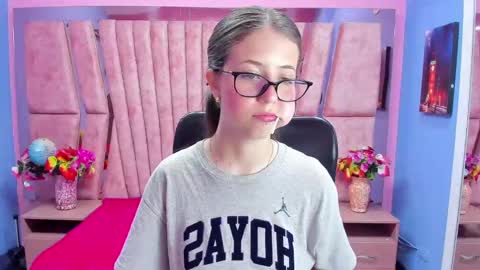 Snapshot of sarah_sweett_ chatting on 10/07/25, 02:14 Sarah online show from 10/07/25, 02:14