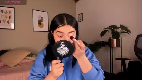 Snapshot of sarah_volkov chatting on 12/15/24, 01:43 online show from 12/15/24, 01:43