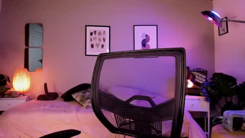 Snapshot of sarah_volkov chatting on 12/19/24, 02:23 online show from 12/19/24, 02:23