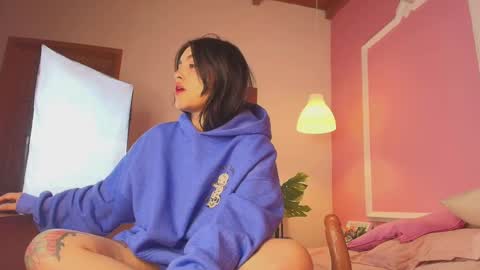 Snapshot of sarah_volkov chatting on 12/27/24, 07:29 online show from 12/27/24, 07:29