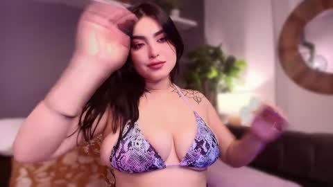 Snapshot of sarah_volkov chatting on 01/04/25, 03:40 online show from 01/04/25, 03:40