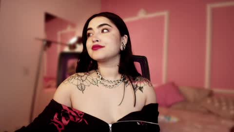 Snapshot of sarah_volkov chatting on 01/15/25, 08:09 online show from 01/15/25, 08:09