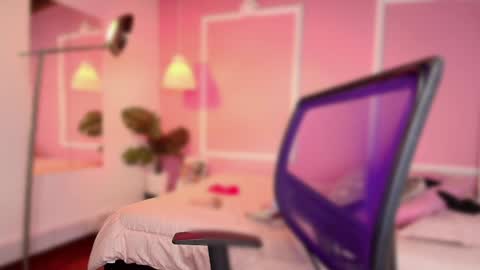 Snapshot of sarah_volkov chatting on 01/17/25, 10:44 online show from 01/17/25, 10:44