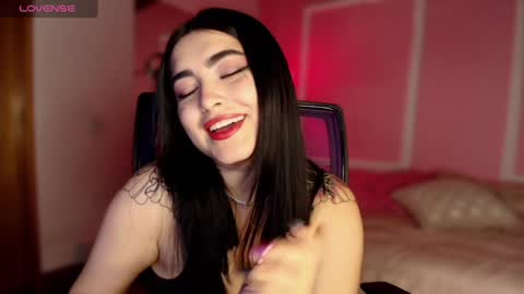 Snapshot of sarah_volkov chatting on 01/18/25, 11:21 online show from 01/18/25, 11:21