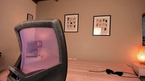 Snapshot of sarah_volkov chatting on 01/24/25, 04:16 online show from 01/24/25, 04:16