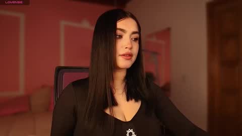 Snapshot of sarah_volkov chatting on 01/31/25, 04:47 online show from 01/31/25, 04:47