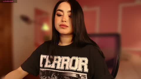 Snapshot of sarah_volkov chatting on 02/01/25, 03:41 online show from 02/01/25, 03:41