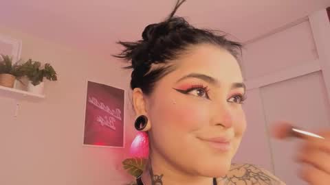 Snapshot of sarah_volkov chatting on 09/19/25, 06:15 online show from 09/19/25, 06:15