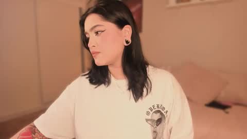 Snapshot of sarah_volkov chatting on 10/24/25, 06:10 online show from 10/24/25, 06:10