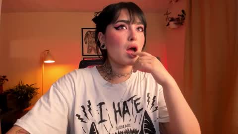 Snapshot of sarah_volkov chatting on 01/08/26, 06:26 online show from 01/08/26, 06:26