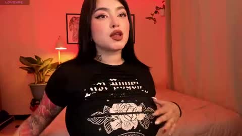Snapshot of sarah_volkov chatting on 06/22/26, 11:07 online show from 06/22/26, 11:07