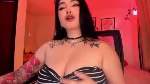 Snapshot of sarah_volkov chatting on 07/02/26, 12:11 online show from 07/02/26, 12:11