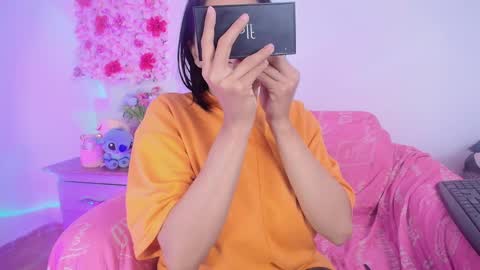 Snapshot of sarahajhoness chatting on 03/19/26, 01:37 sarahajhoness online show from 03/19/26, 01:37