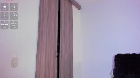 Snapshot of sarahbrooks_ chatting on 11/22/25, 11:15 Sarah and Erik online show from 11/22/25, 11:15