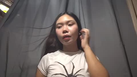 Snapshot of sarahcyganiewicz chatting on 05/05/26, 06:43 Sophia online show from 05/05/26, 06:43