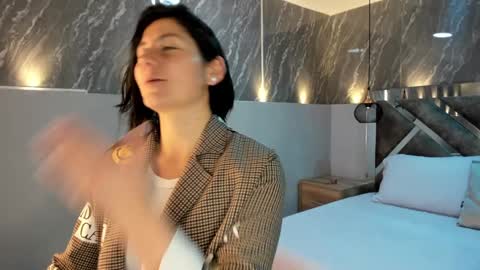 Sarah Deyvis online show from 12/26/24, 01:54