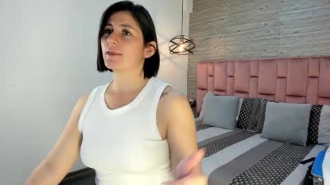 Sarah Deyvis online show from 02/22/25, 02:08