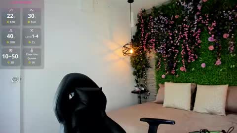 Sarah Deyvis online show from 12/19/25, 02:46