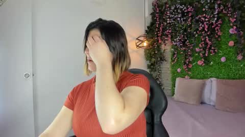 Sarah Deyvis online show from 02/17/26, 01:51