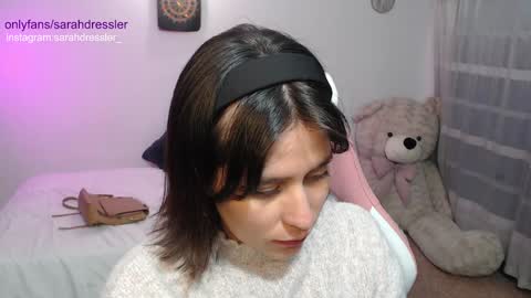 Snapshot of sarahdressler chatting on 01/07/25, 01:49 sarahdressler online show from 01/07/25, 01:49