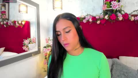Snapshot of sarahescobarr chatting on 09/29/25, 04:17 sara online show from 09/29/25, 04:17